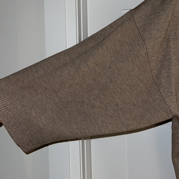 Wilfred Free Souvenir Sweater. Heathered Taupe. Size 3 - Picture 4 of 7